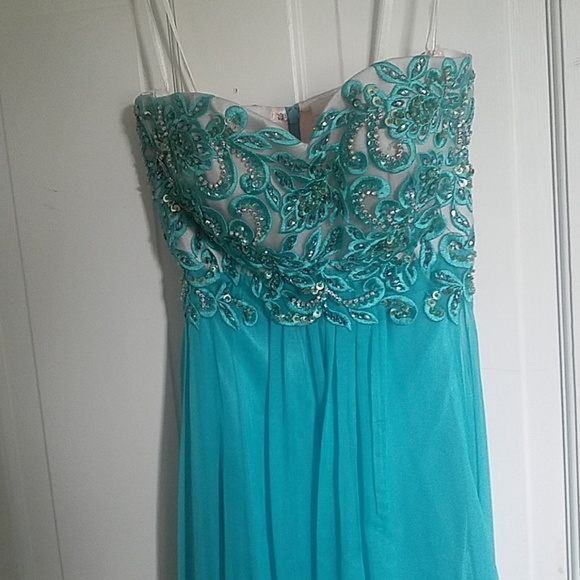 Dress - Picture 3 of 3